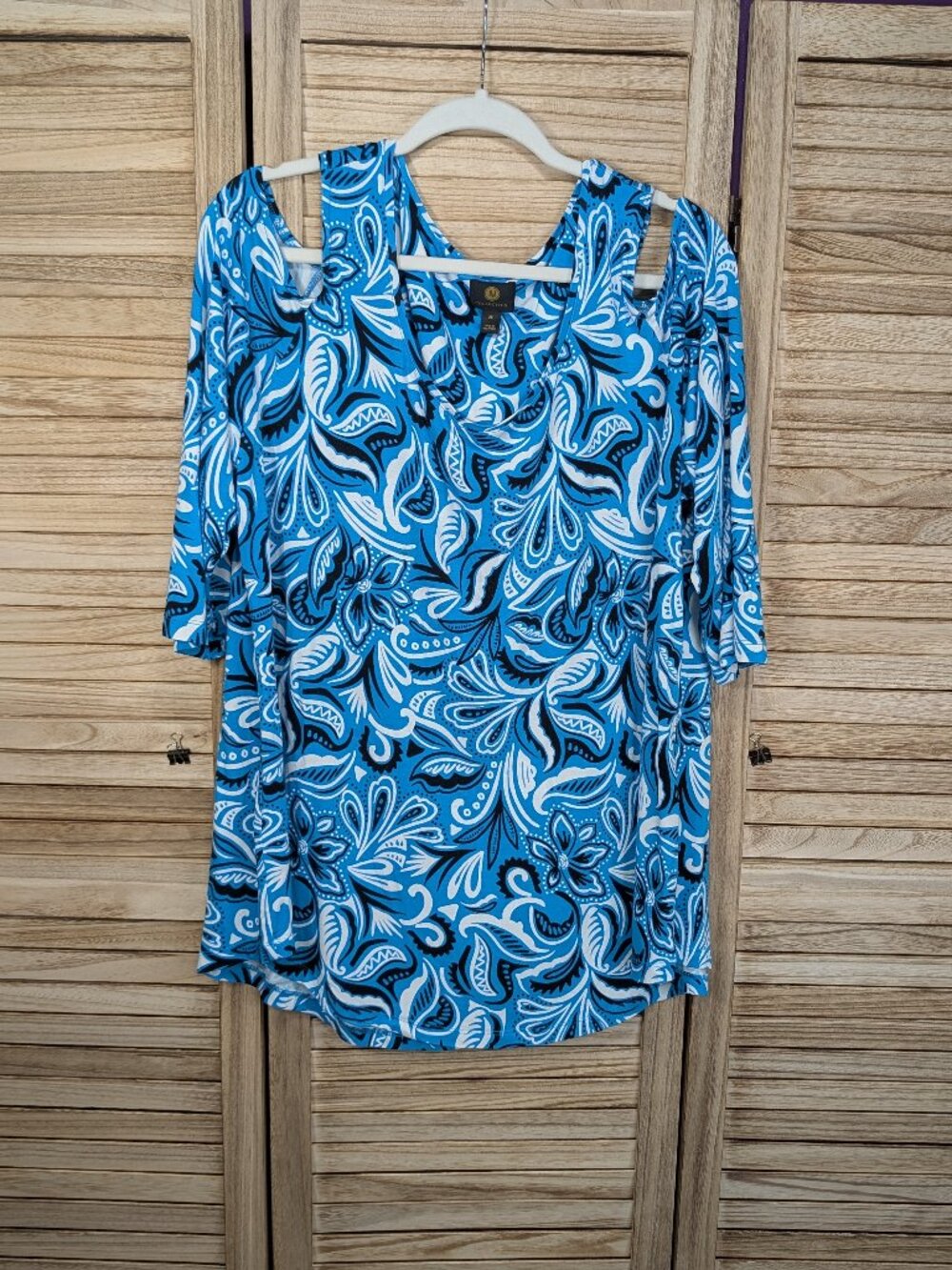 JM Collection Blue Paisley Cold-Shoulder Blouse Size 2X